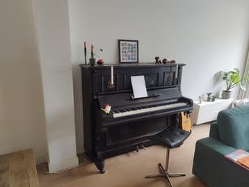 Antieke piano van voor de Eerste Wereldoorlog