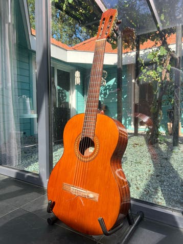 (Kapotte) klassieke gitaar Salvador Cortez cc-22