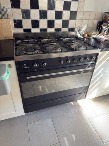 Oud ijzer oven ongeveer 75kg