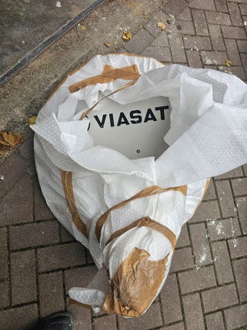 Viasat schotelantenne - gebruikt, in plastic verpakt