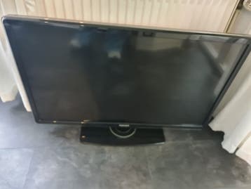 Philips 42 inch Ambilight TV - valt zomaar uit (gratis)