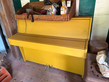 Zware piano, werkt en speelt goed - gratis