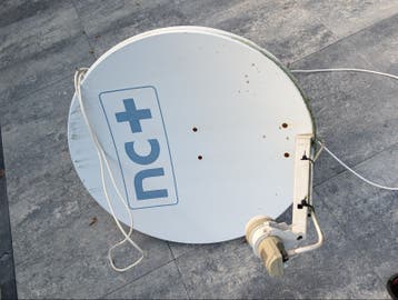 NC+ Satellietschotel met LNB en bevestigingsbeugel