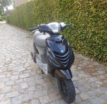 Gezocht Oude bromfiets of scooter gezocht voor schoolproject