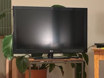 LG 42LD550 42 inch Full HD LCD TV