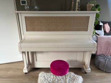 Prachtige piano, gratis op te halen.