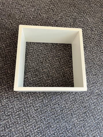 witte vierkante wandkubus