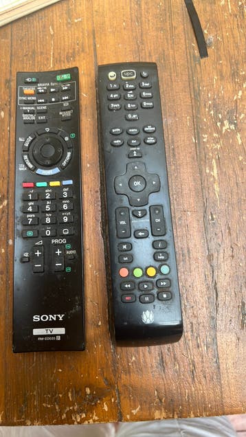 Complete TVset Sony Brava 32” LCD TV + DVD + Media Box