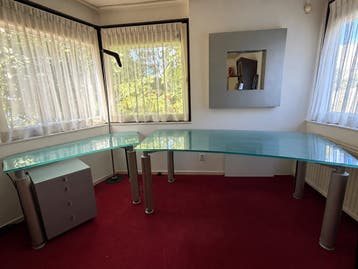 Gratis groot glazen bureau / hoekbureau