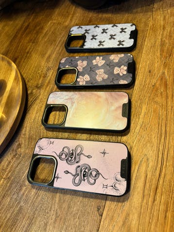 4x burga elite hoesjes 15 pro max  gratis