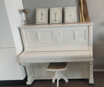 Witte Piano - Gebruikt als decoratie