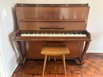 Gratis af te halen:: mooie houten piano, merk berry.