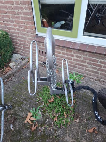 twee stevige fietsenstandaard  ophalen 24 oktober na 13 uur