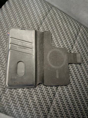 Decoded Wallet Case met MagSafe  voor de iphone 16 pro