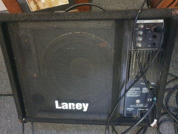 Actieve CP12 en passieve monitor van Laney