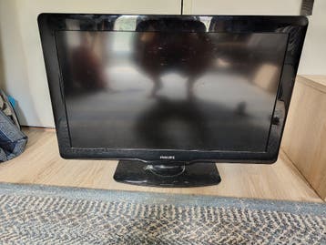 Broken (Kapotte) Phillips tv for parts (onderdelen)
