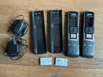 Set van 2 Logitech Harmony afstandbedieningen met opladers