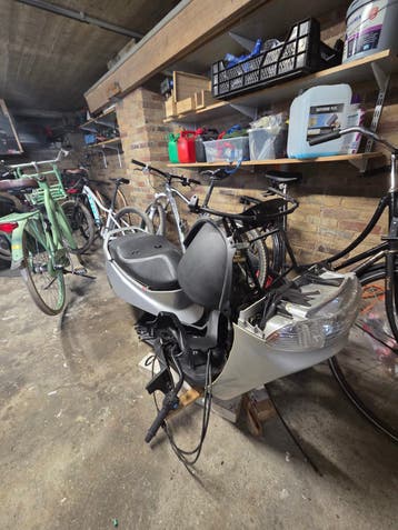 Peugeot elyseo (frame met kappen)