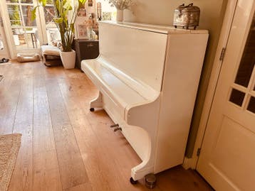 Witte piano gratis