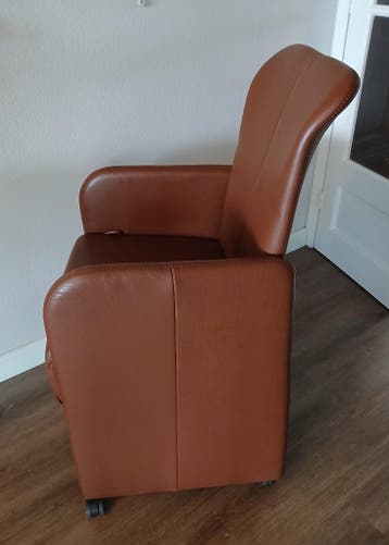 6 eetkamer stoelen met glazen tafel