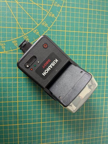 Kisanon 320T camera flitser, vintage, gratis af te halen