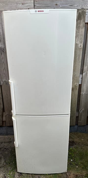 DEFECT!!Bosch koelkast/oud ijzer/mag gratis opgehaald worden