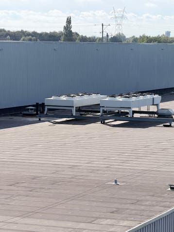 Grote koelinstallatie met vriezer (6000 m2) - Draaiend te zi