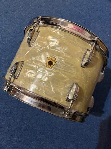SEARCHING - 22“ Ludwig White Marine Pearl Bassdrum