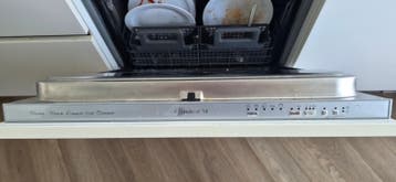 Afwasmachine, koelkast, combioven.