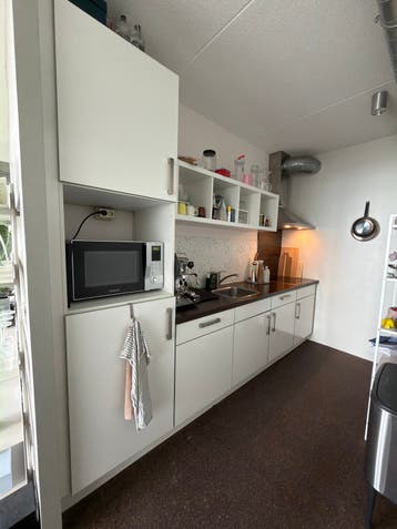 Compacte keuken met inbouwapparatuur (excl. vaatwasser)