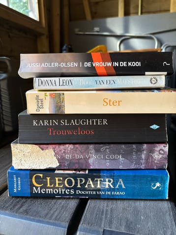 Diverse leesboeken: thrillers, romans en meer