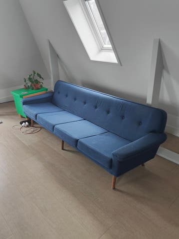 Blue couch / blauwe bank