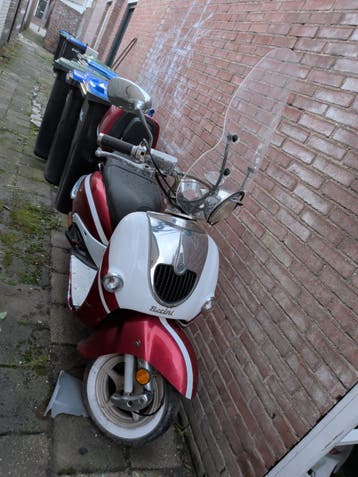 gratis op te halen opknapper berini grande bella scooter