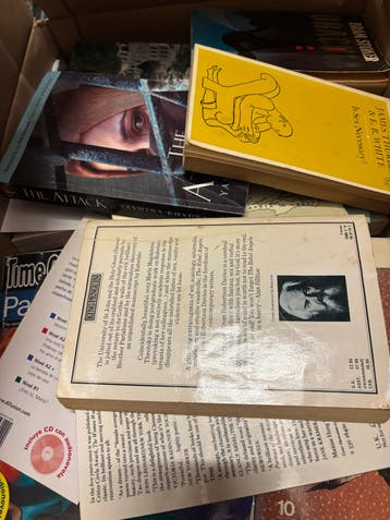 Honderden tweedehands boeken - diverse genres en talen