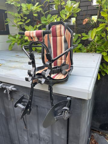Gebruikt GMG fietsstoeltje voor kinderen met voetsteuntjes