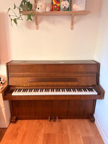 Lindbergh Piano (on ground floor)