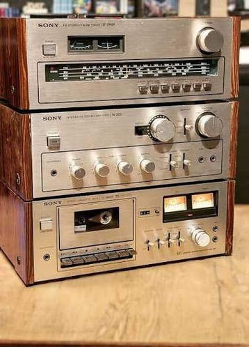 Gezocht gratis audio video apparatuur versterkers etc.