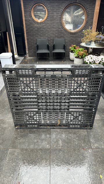 Gratis pallet van hard plastic