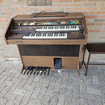 GEM Wizard 334 Orgel met 2 klavieren en pedalen