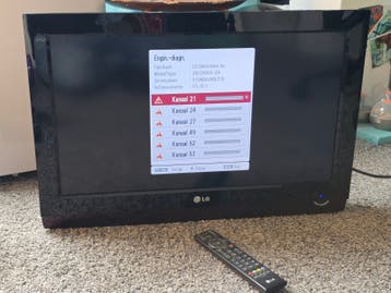 LG 26 inch HD TV met muurbeugel (dvd speler werkt niet!)