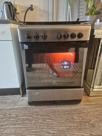 Indesit Vrijstaand Gasfornuis met Oven gratis