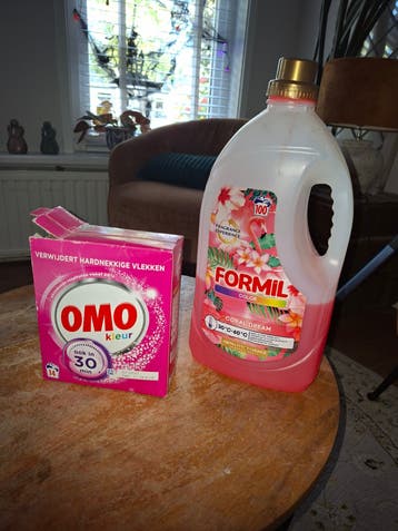 gratis Wasmiddel: OMO kleur poeder en Formil color vloeibaa