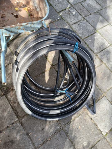 gratis ophalen gebruikte binnen en buitenbanden