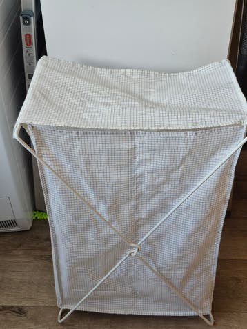 Leuke tweevaks wasmand - schoon en praktisch