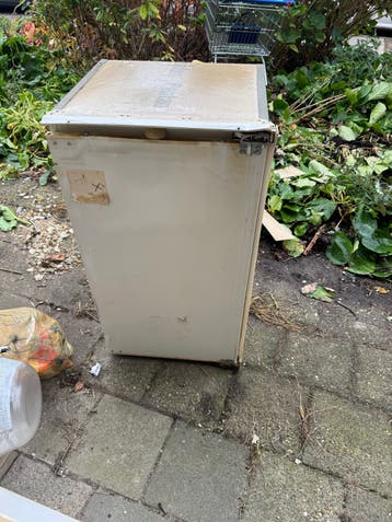Gratis Koelkast (defect) - Ideaal voor oud ijzer