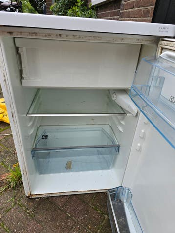 tafel koelkast- oud ijzer
