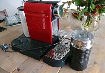 Voor onderdelen: Defect Nespresso Krups koffieapparaat