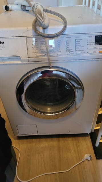 GRATIS voor onderdelen of oud ijzer Miele W 3833 wasmachine