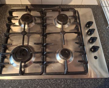 Gratis gasstel met zware gietijzeren pannendragers
