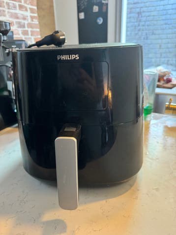 Gratis: Philips airfryer (werkt met klein gebrek)